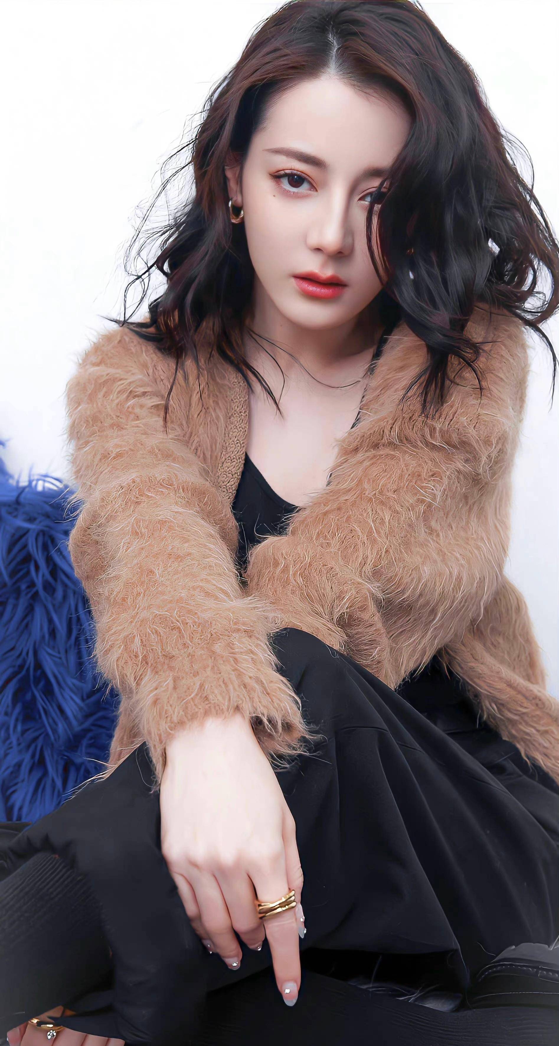 迪丽热巴,始终能让粉丝上头的大美人 - 最新写真_造型_身材_时尚