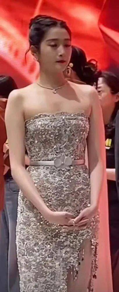 关晓彤孕味十足疑似怀孕,杨幂导致小糯米患抑郁症?_女儿_鹿晗_刘恺威