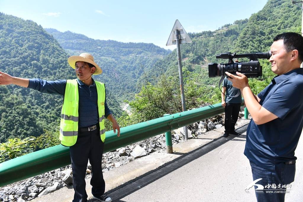 县委书记张渊平