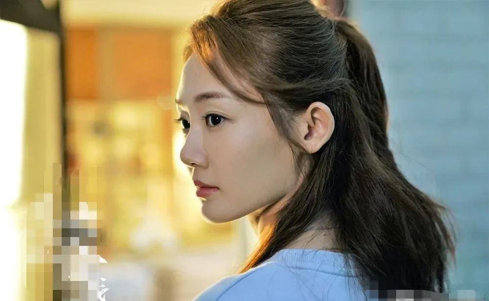 鼻子塌也好看的6位女星,美得各有千秋,谁说颜值高全靠鼻当家_苗苗