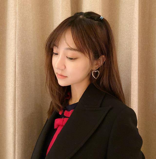 一期生毕业之后,不知道丝芭会不会迎来解约潮?返回搜狐,查看更多