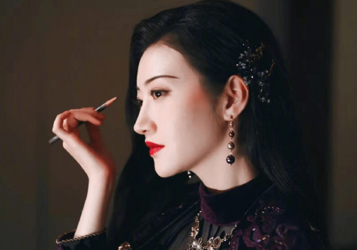 司藤女王上户口,拍证件照过程太搞笑_平台_什么_人妖