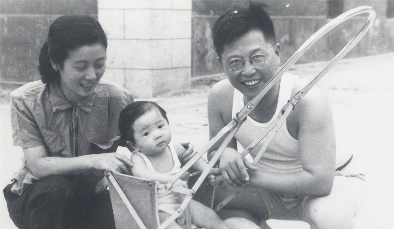 曹禺和郑秀:校服到白婚纱,13年婚姻潦草收场,离婚时两人都哭了_创作