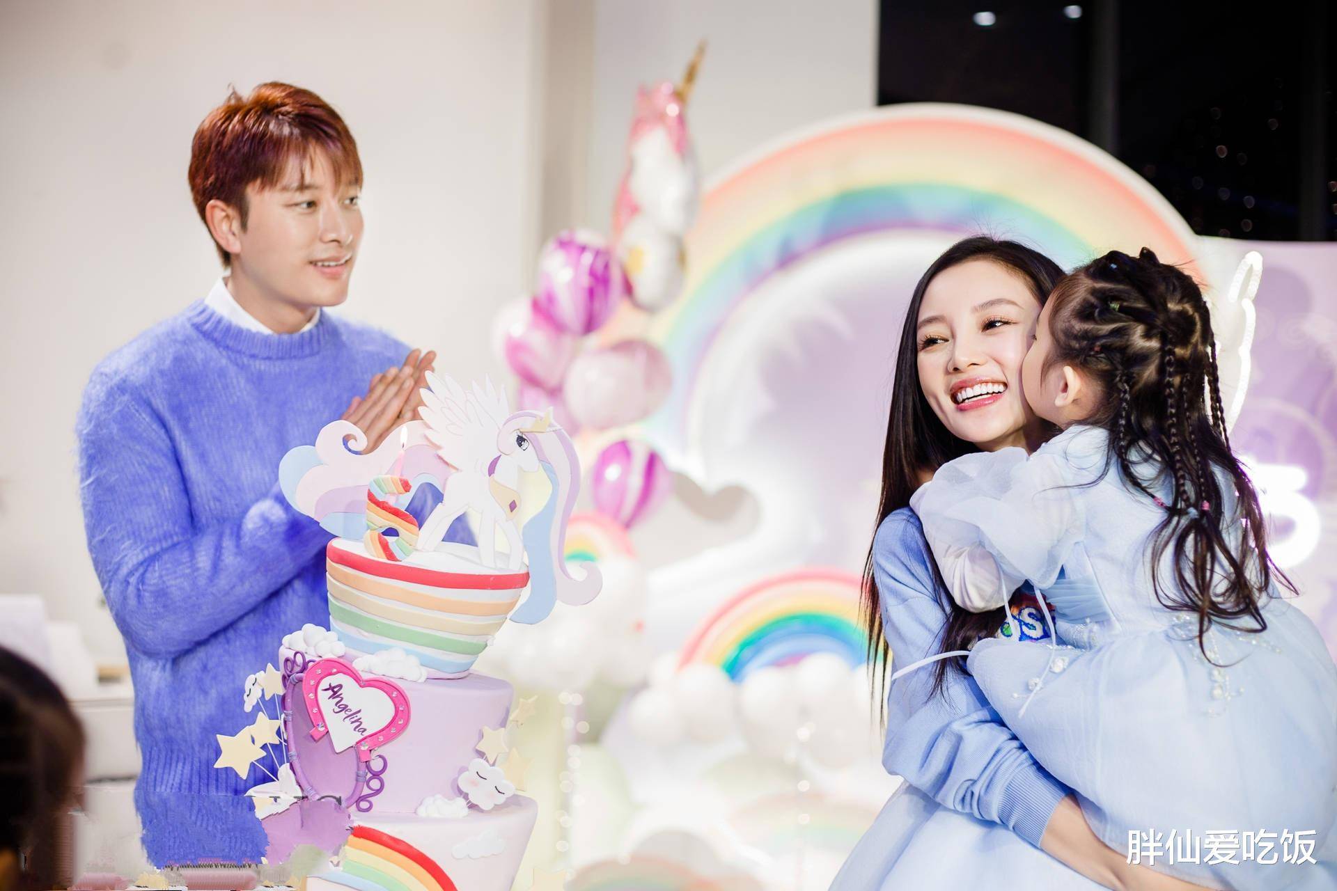 李小璐皮几万晒滑雪照片,疑似旧情复燃?_贾乃亮_身材_卫衣