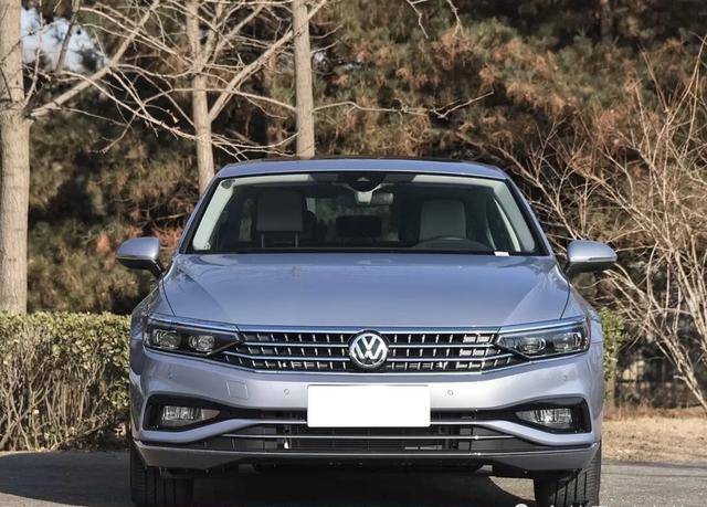 中保研帕萨特"神助攻",新款迈腾的春天来了,网友:别高兴太早!