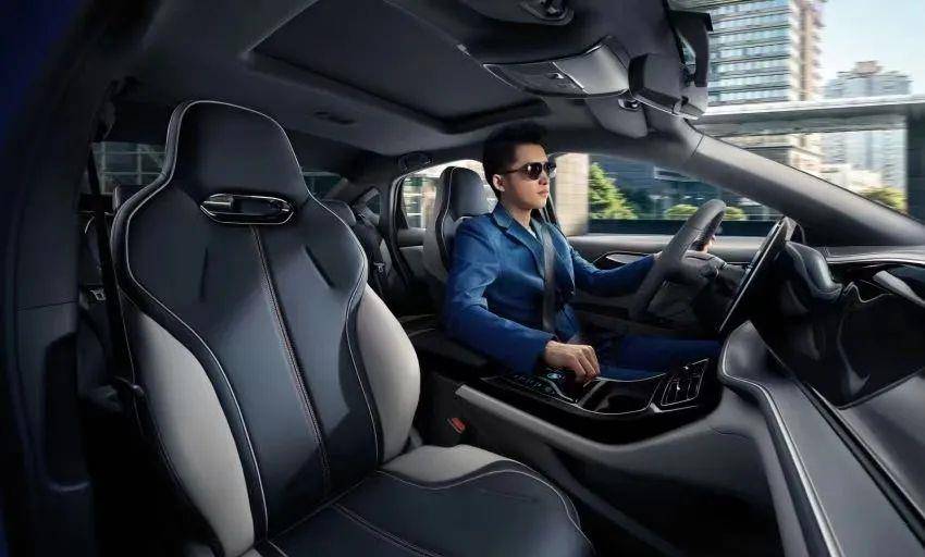 比亚迪确实是可以弄一款跟日产nv200差不多的车,排量1.