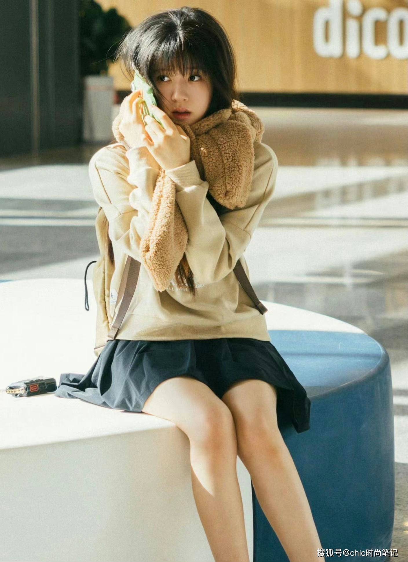 《偷偷藏不住》里的青春少女穿搭来袭,赵露思版桑稚,甜美又可爱_白色