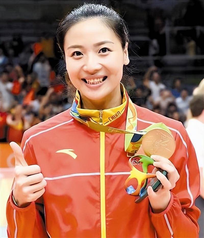 生活处处是排球 但并非只有排球 奥运冠军魏秋月又上热搜_中国女排