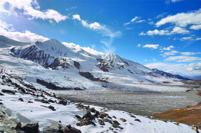 阿尼玛卿雪山海拔图片