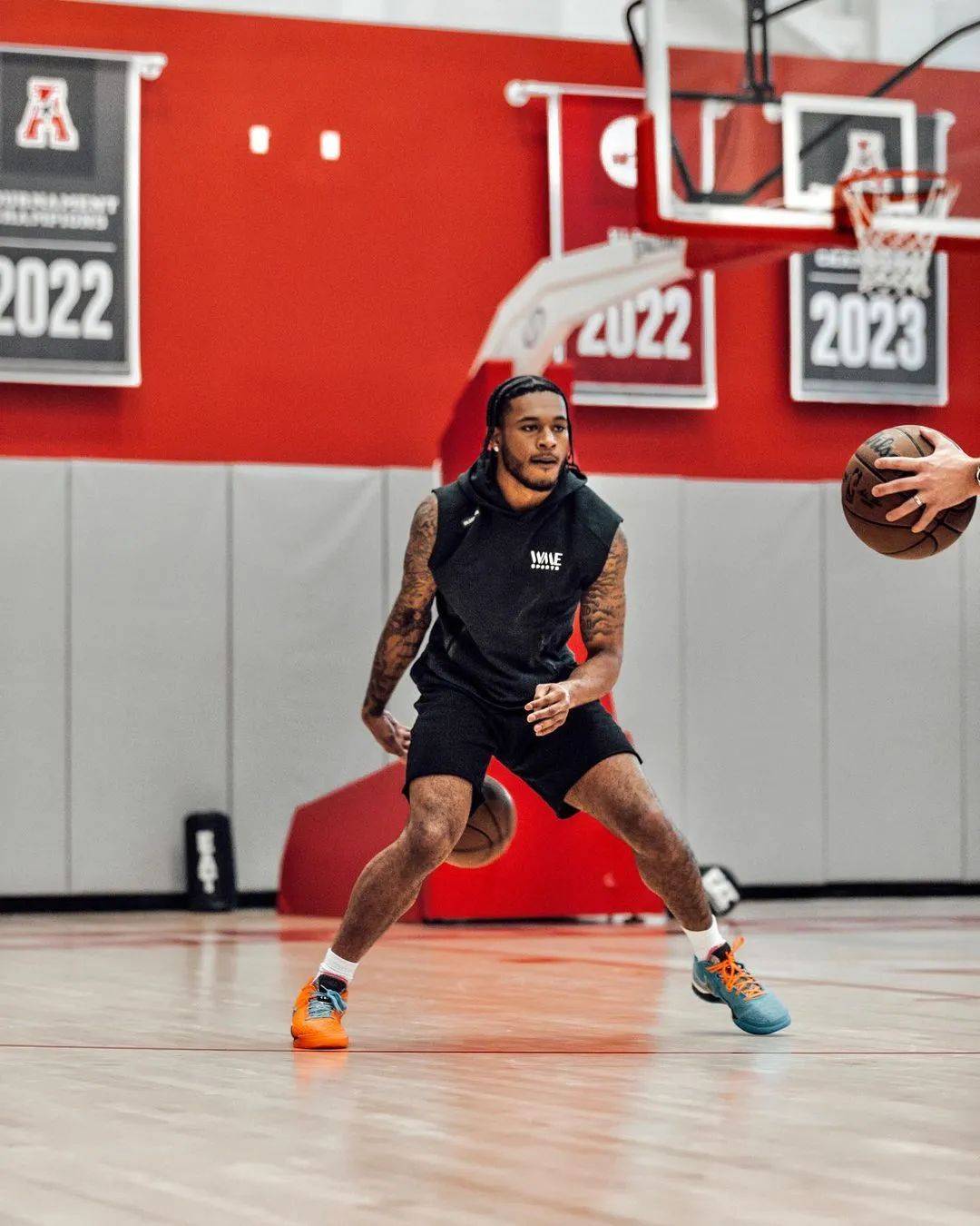 顺位暴跌!选他就是抢劫!湖人和勇士都放弃了_惠特摩尔_火箭_交易