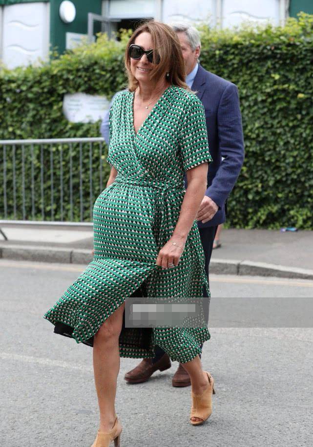 63岁凯特妈妈穿清新绿裙子,女儿居然夺冠了_比赛_公主_时尚