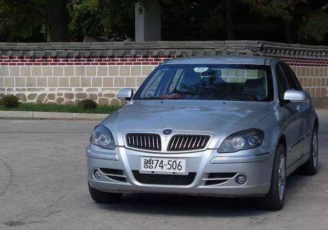 的第一款轿车hwiparam(口哨),其原型是菲亚特品牌旗下的第一代siena