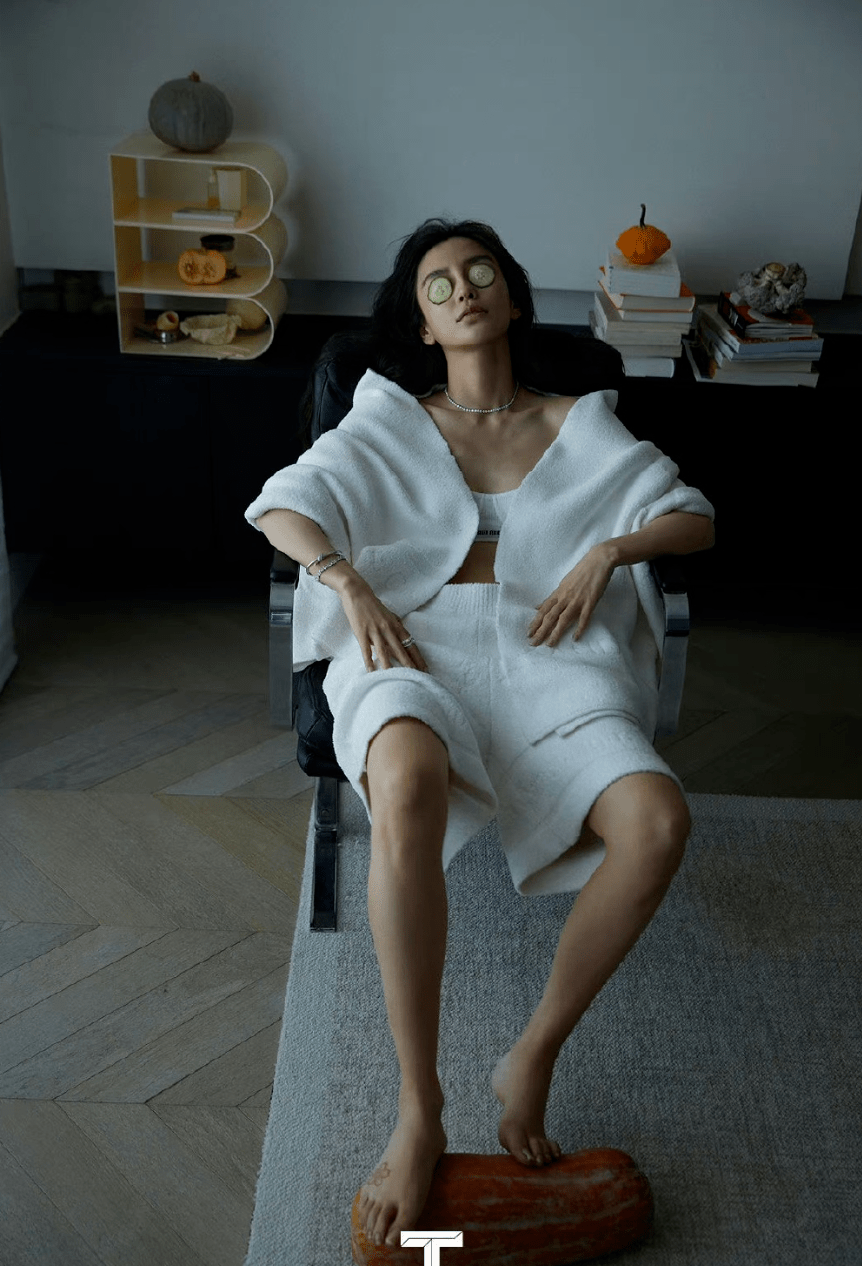 angelababy露个脚趾就被骂恶心,光脚穿搭的她却被夸爆了?