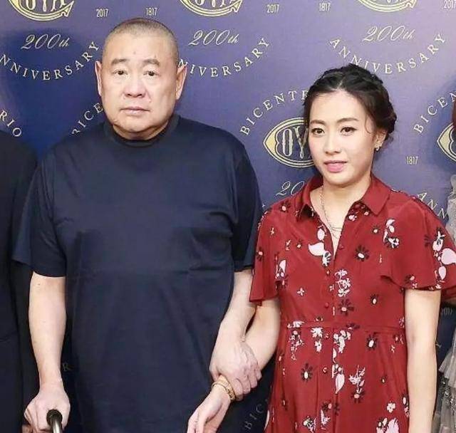 因此这件事成了吕丽君和刘銮雄关系的分水岭,大刘公开称:不高兴大不了