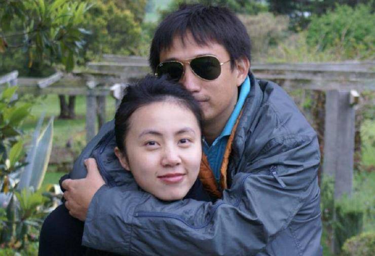 15岁多多公开晒近照,涂口红穿衬衫尽显少女感,孙莉的基因没谁了_黄磊