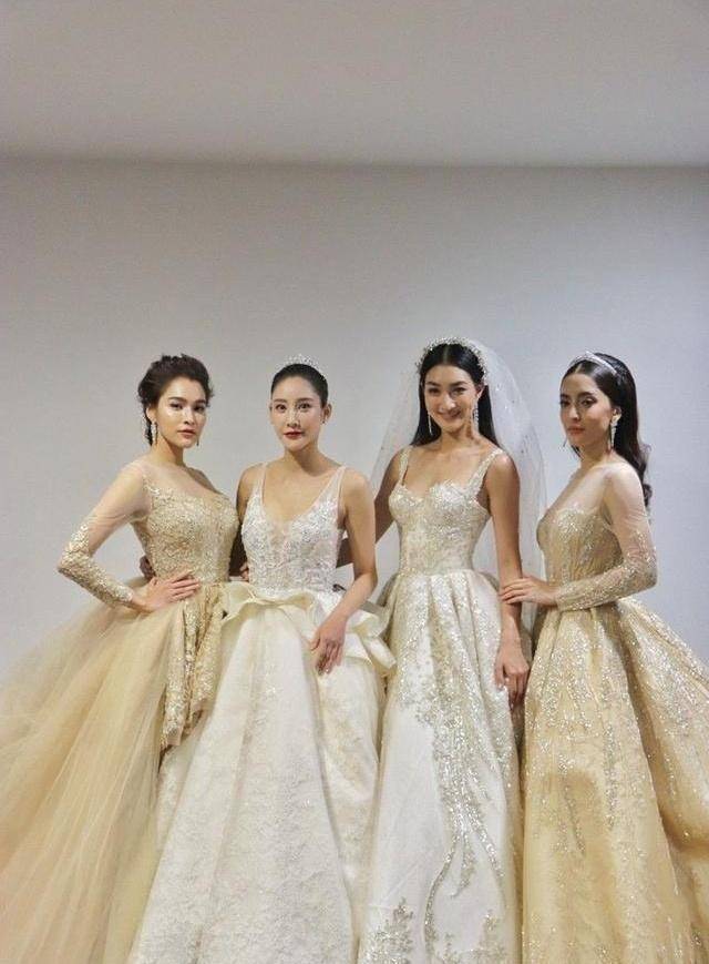 pancake了,她五官本身就比较立体,加上天生的模特身材和气场,这场走秀