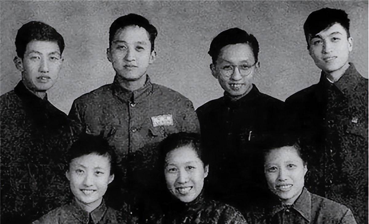 黄宗英:18岁成为寡妇,与美男子相恋33年,传奇人生就