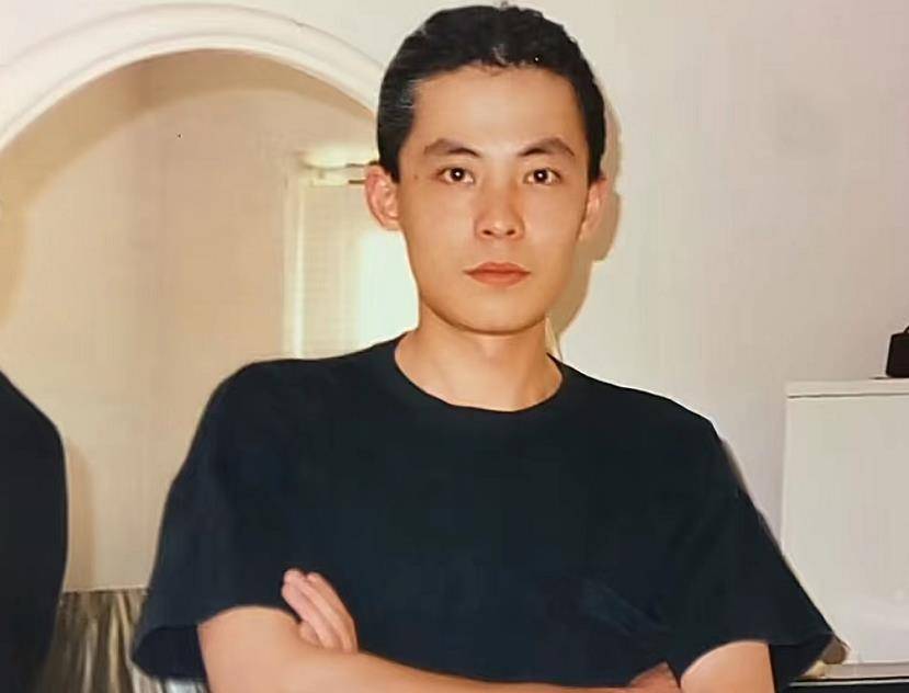 上海演员孙思瀚长居美国,陪伴老母尽显孝心,妻子留国内照顾女儿_生活