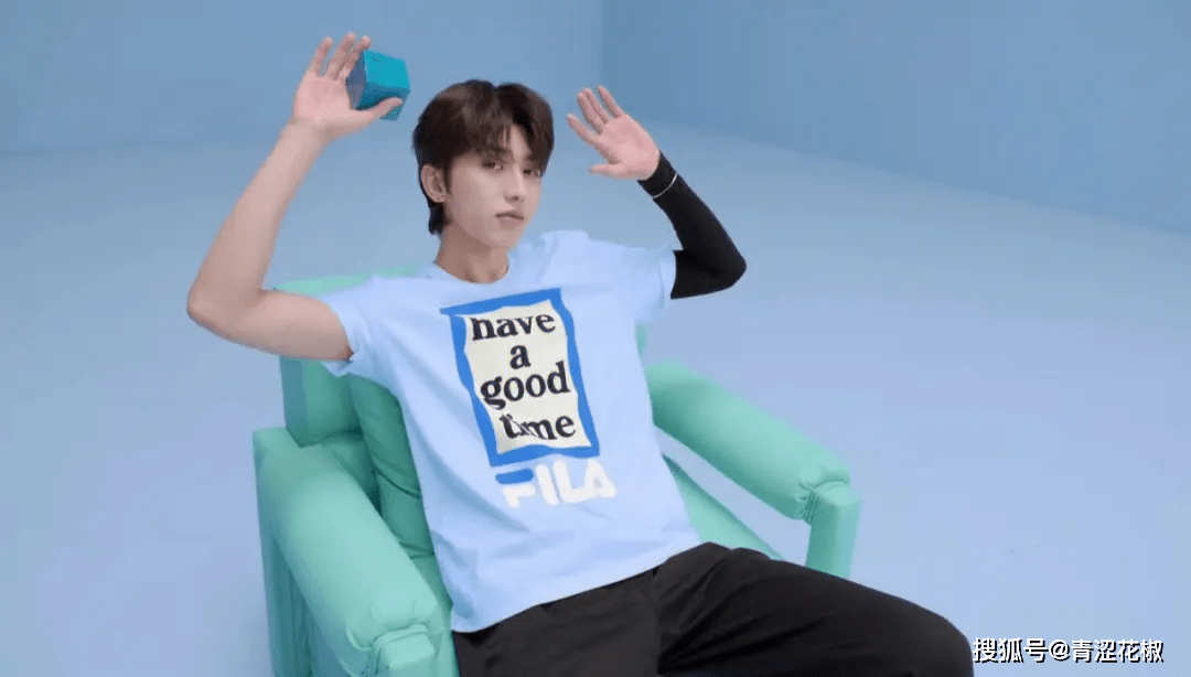 在6月26日的爆料中得知,蔡徐坤与一位比自己大9岁的c姓女士经人介绍而