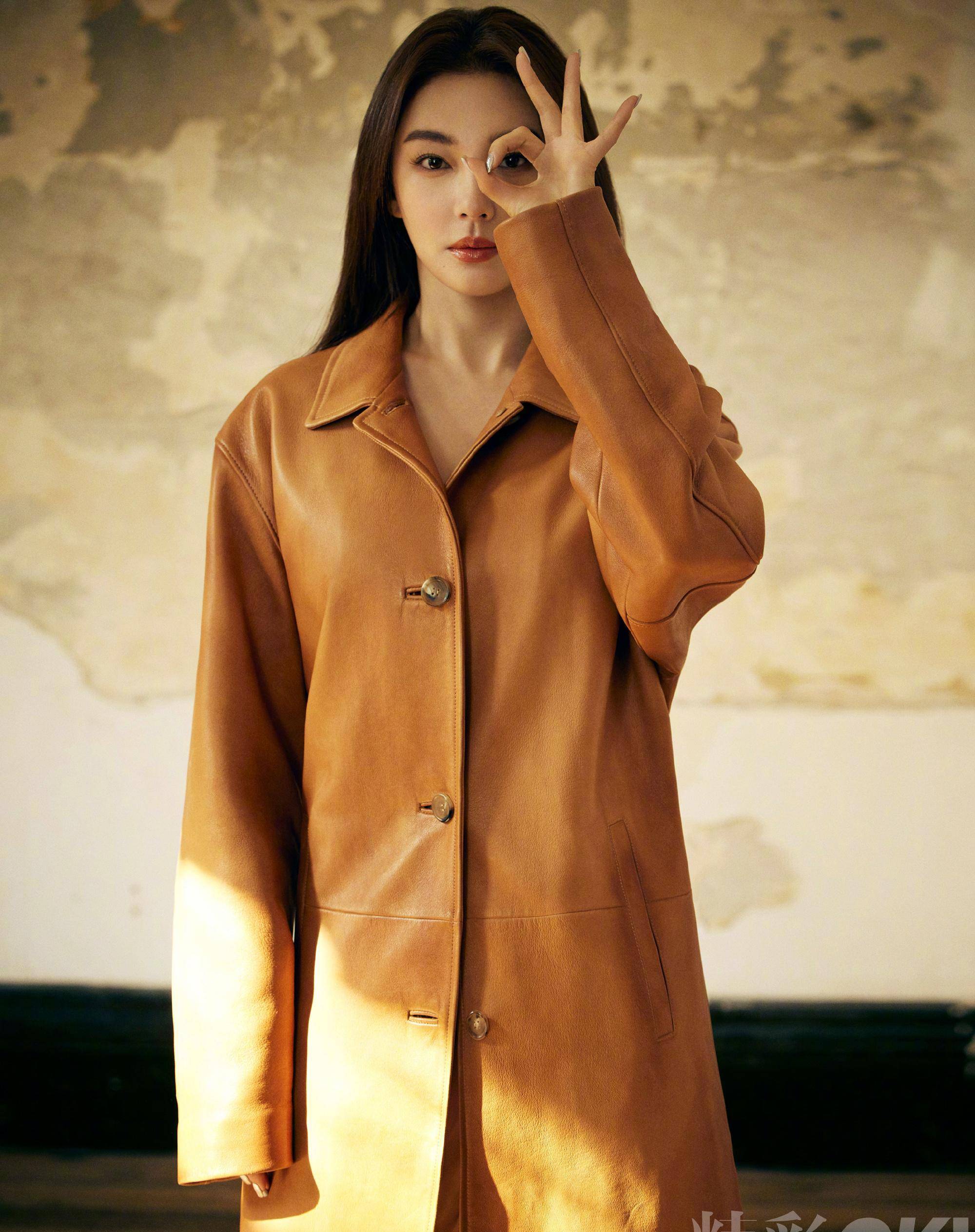 张雨绮登上《ok精彩》封面,穿时尚吊带,穿时尚外套,好时尚_廓形_穿着