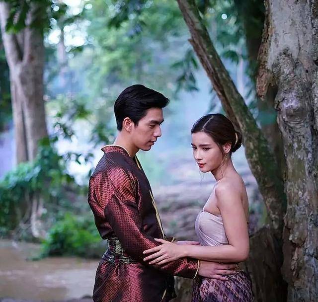 泰国小花vill新剧热播,《蛇吻》收视创下新高,狗血剧情引热议_民众