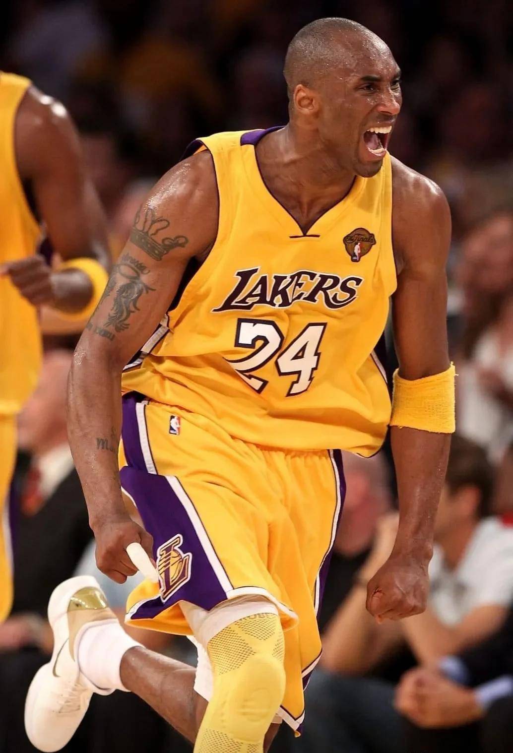 科比·布莱恩特:篮球传奇巨星的不朽精神_比赛_湖人队_德怀特·霍华德