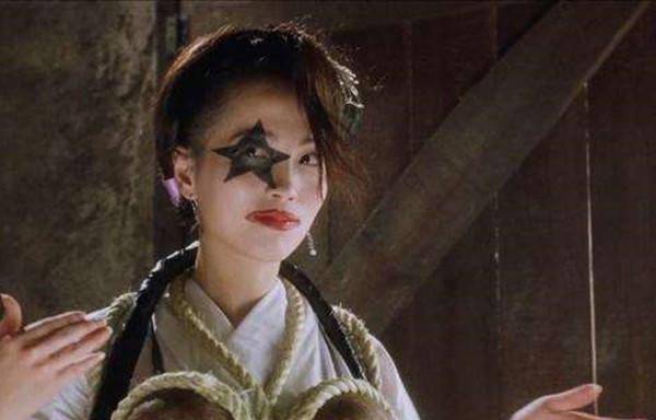 还记得石榴姐《唐伯虎点秋香》吗?自称年轻时是学妹,看了照片才信!