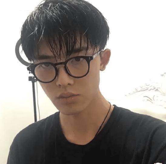 他参加《变形计》时吃胖14斤,如今因撞脸连肖战走红,帅到犯规