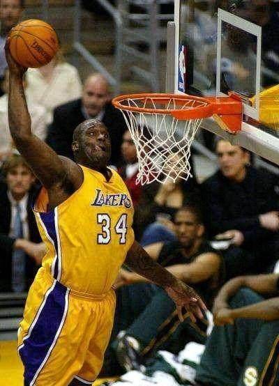 在奥尼尔颠峰时期,他是湖人的绝对领袖,同时也是nba禁区内的霸主.