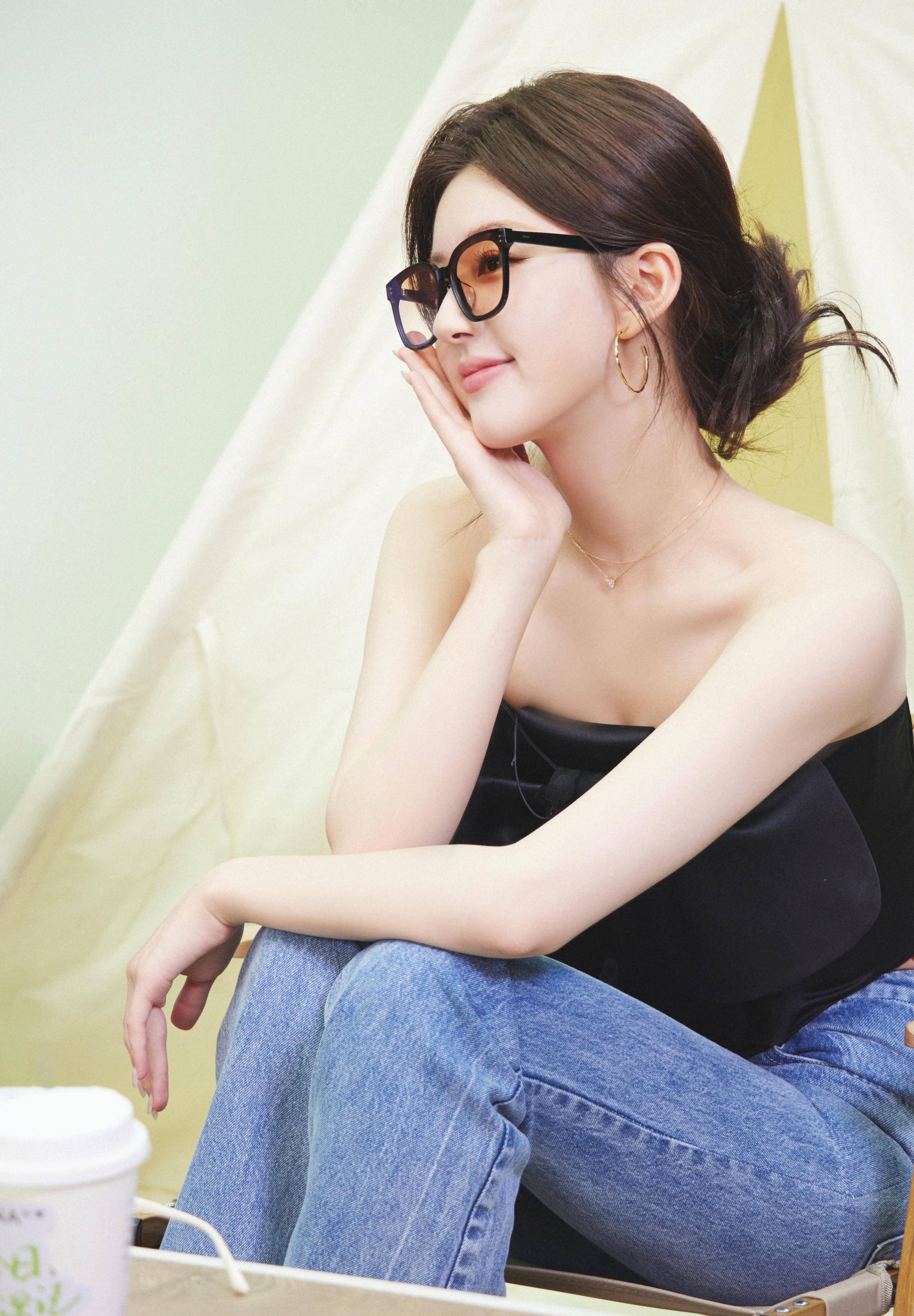 赵露思造型_穿着_蝴蝶结_设计