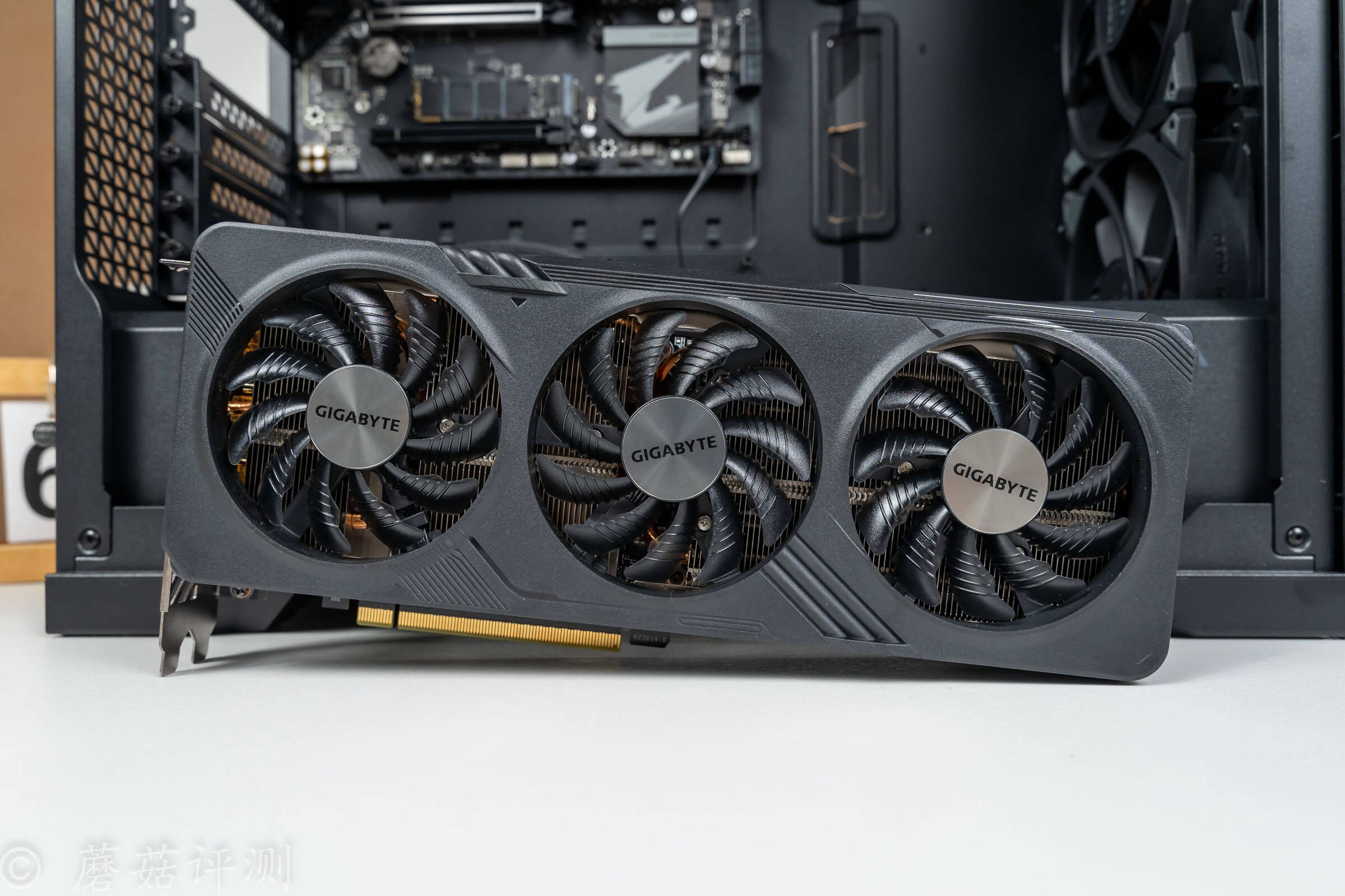 性能优异,技嘉rtx4060ti魔鹰oc甜品显卡 评测_散热_的设计_风扇