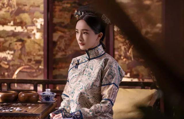 八年后杨幂再次穿上清宫服装,尽显王者威风,男主是《白发》的他_角色