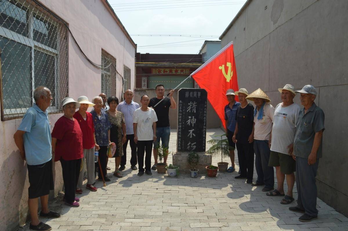 大家一致表示,要更加緊密地團結,弘揚革命精神,奮發爭先,共同譜寫新