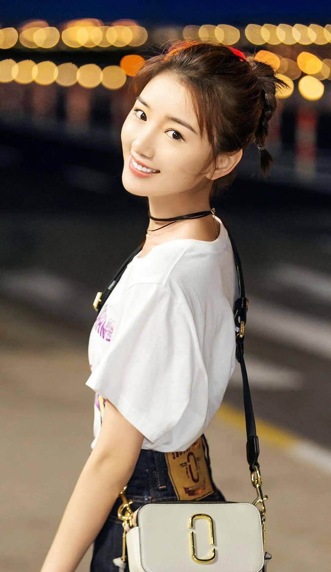 33岁毛晓彤,甜美可人身材有型,这个女神越来越有魅力了_时尚_观众