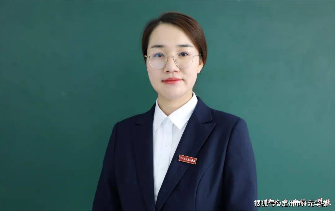 马跃军,中共党员,毕业于河北大学,中学一级教师,任教18年,担任班主任