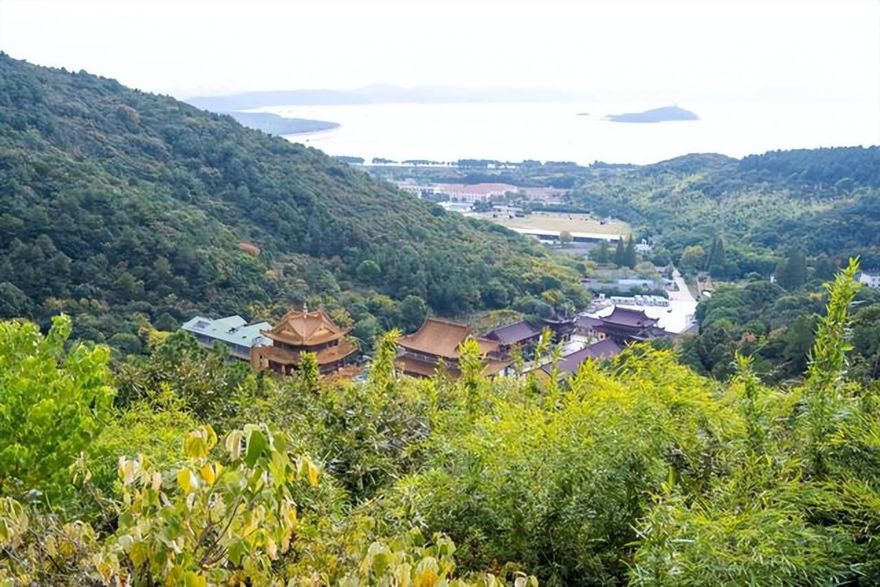 阖舜密道华藏寺望湖平台以上四处是无锡眺望太湖最美的几处高点,特点