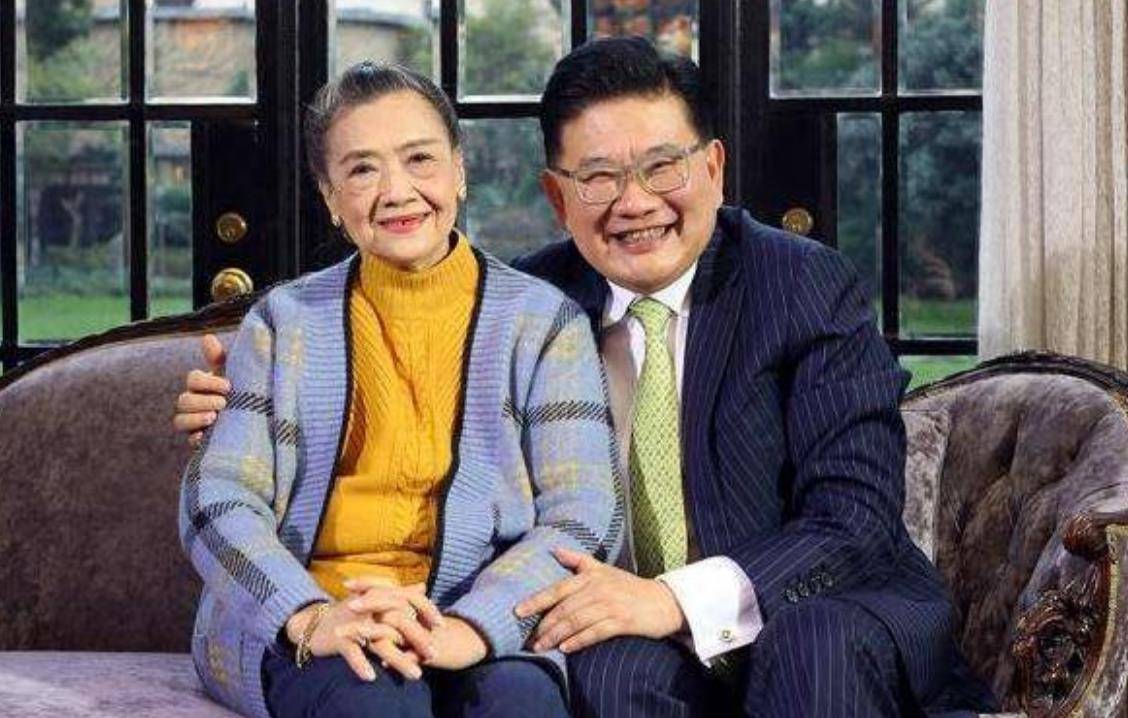 著名歌唱家朱逢博,相恋6天结婚,丈夫去世后守着骨灰生活14年_施鸿鄂