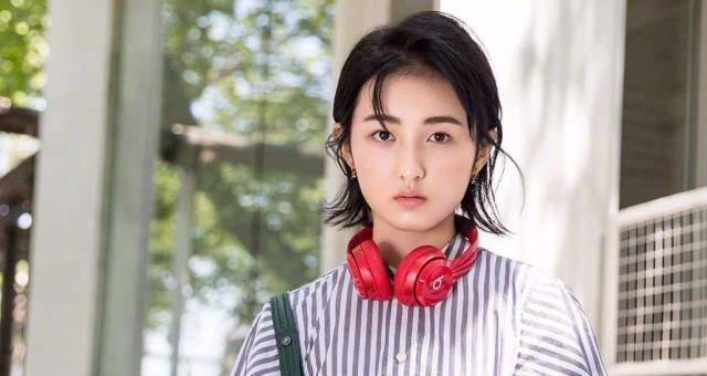 虽然赵今麦的演技还是不错的,但是和上一任的"国民闺女"张子枫相比