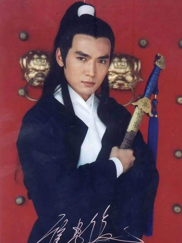 尽管已有何家劲版本珠玉在前,但焦恩俊也打造了个人特色,尤其打戏行云