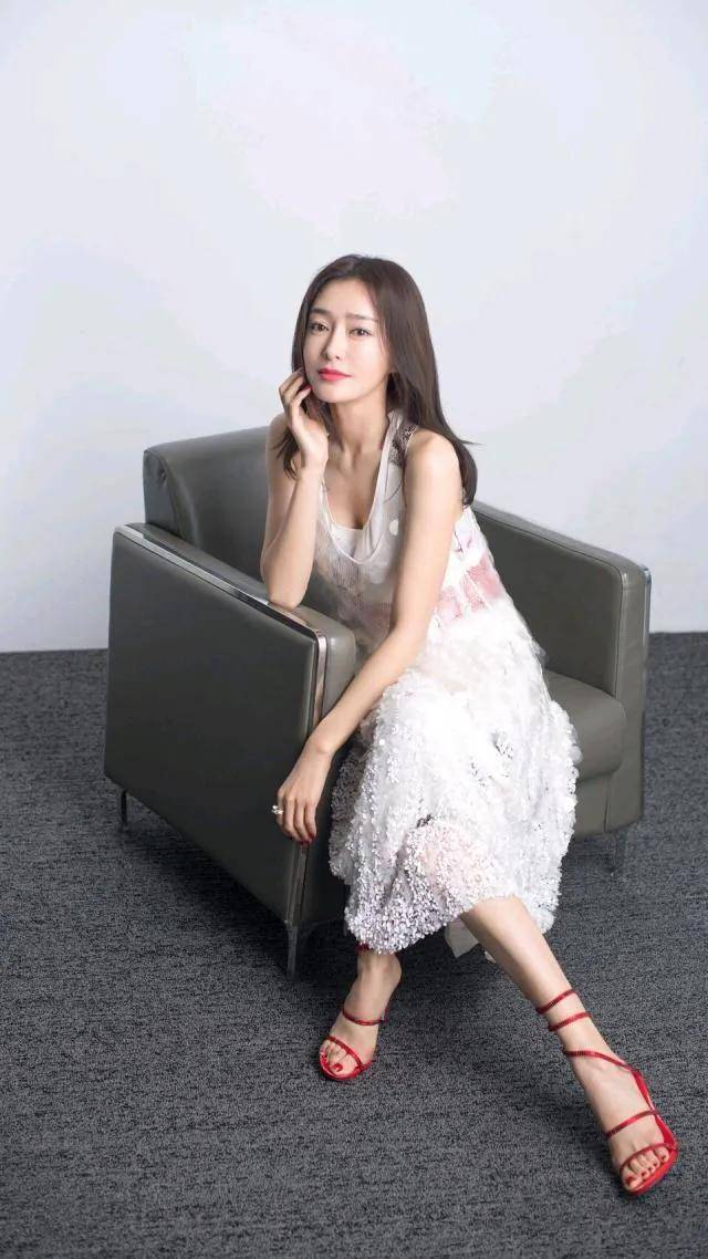 明星美足-秦岚_眼睛_感觉_内眼角