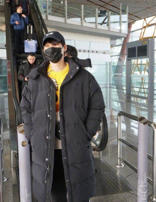 魏大勋穿杨幂代言的品牌衣服,俩人交往的话题是要演成连续剧?