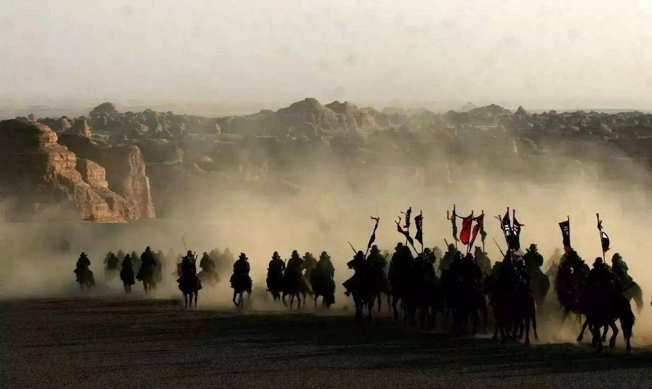 (大军出征)安禄山一听哥舒翰被唐玄宗催促,脑袋活泛的他立马谋划起来.