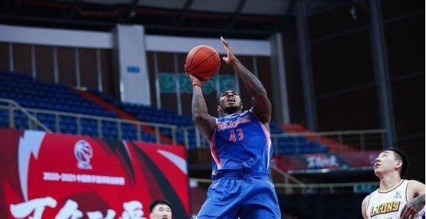 广厦又被外援坑了!亨特42 11 5完爆钱德勒,四川险胜广厦!