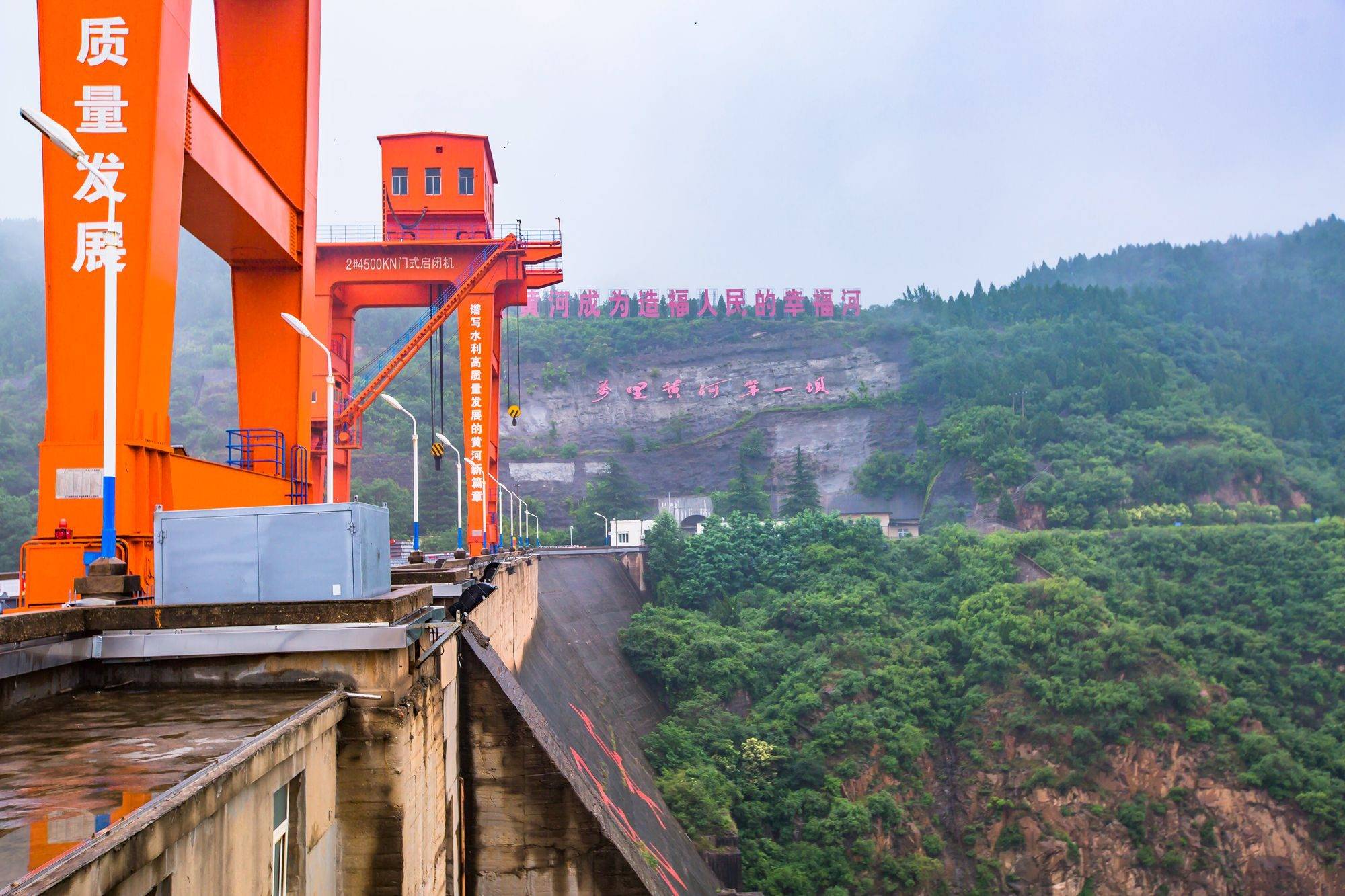三门峡黄河大坝,黄河上的第一座水电大坝,吸引了众多游客来打卡_张公