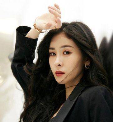 华晨宇停工作,女儿被爆养在花花老家,张碧晨穿情侣鞋戴戒指是复合了吗
