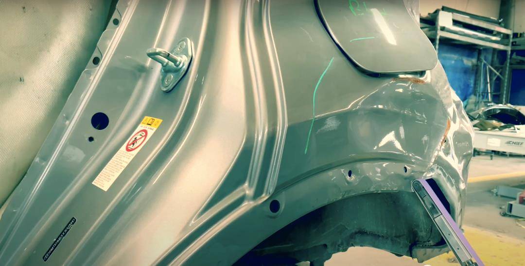 丰田c-hr后翼子板切割鉴定攻略!两招教你快速识别