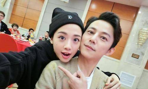 陪伴20多年却被否认,何炅到底在怕什么?_王菁_谢娜_女友