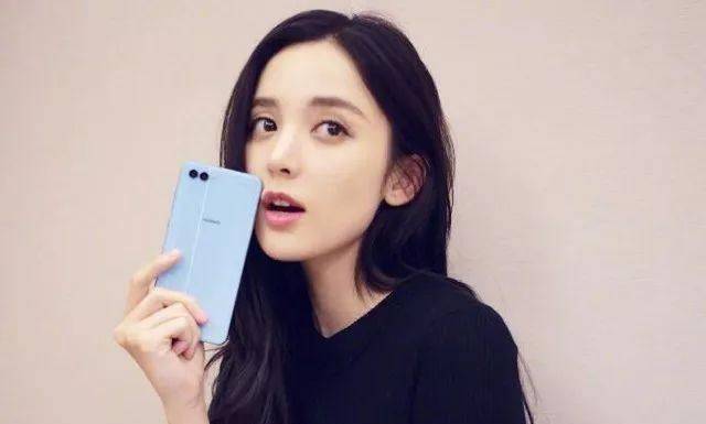 与张翰官宣分手后,娜扎首晒自拍照,不受此事影响,心情好气色佳_恋情