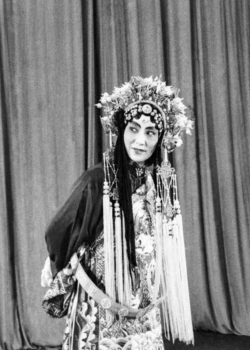 京剧"四大名旦"之后坤旦第一人当属有神仙之称的童芷苓_艺术_流派