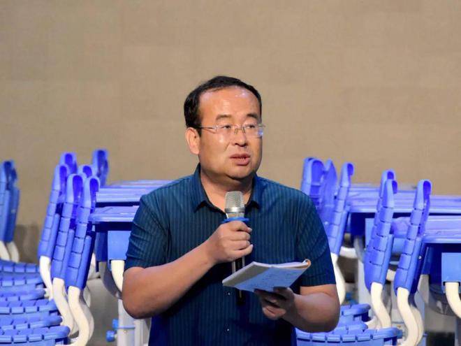 示范引领促发展 高效课堂同构建——胶州二中举行语文示范课研讨活动